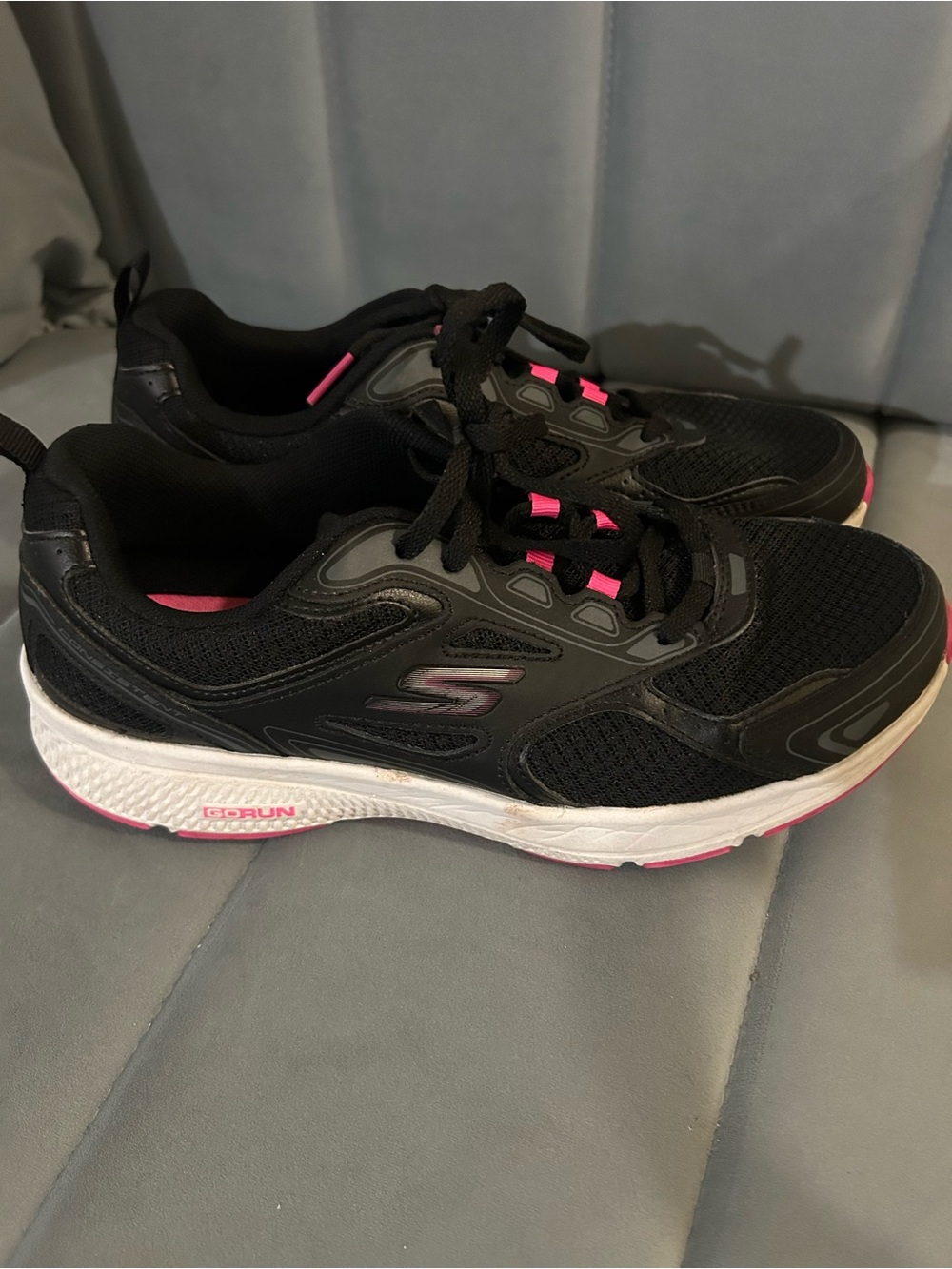 Skechers Black & Pink Women's Athletic Sneakers